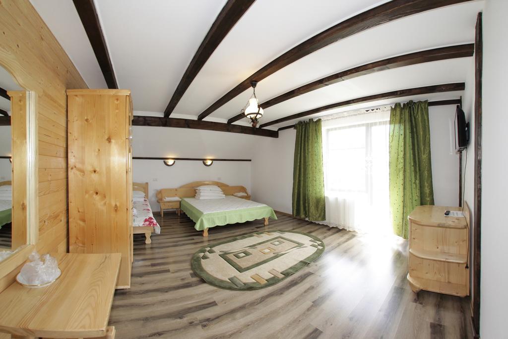 Pensiunea Lacramioara Săcel エクステリア 写真